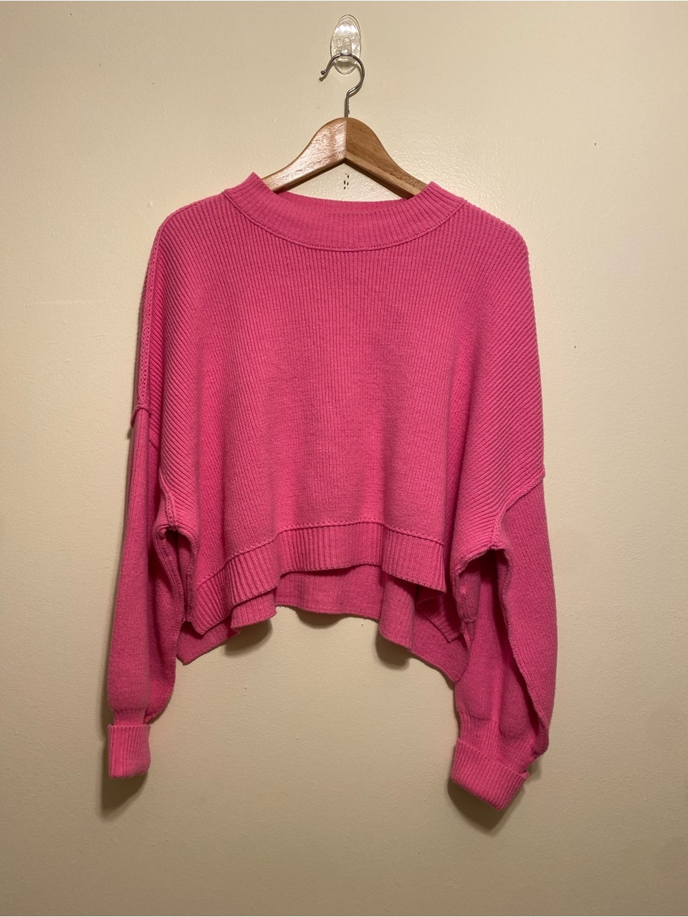 Free People Cropped Crewneck Sweater - Bright Pink. Size S